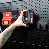 FX005 - Support mural 3D pour batteries 18V