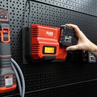 FX006 - 3D-Wandhalterung 12 /18V Schnellladegerät